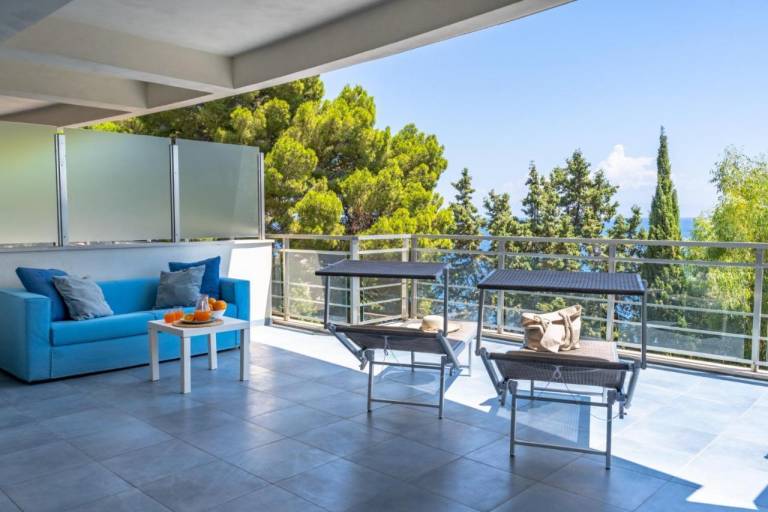 Rental apartment with patio in Taormina