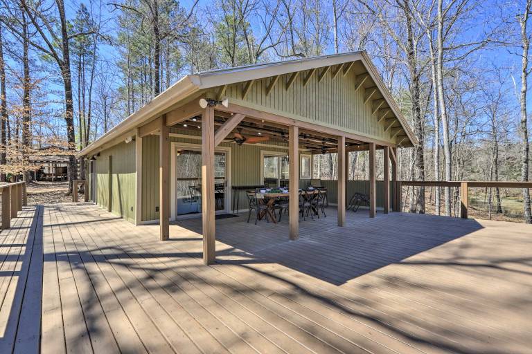 Stunning Culloden Cabin with Deck & Creek View