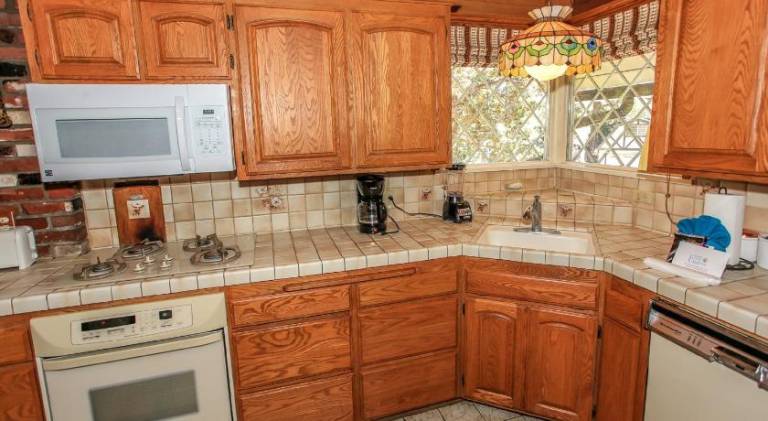 Cornerstone Cabin -Fun and cozy home with a hot tub that backs to the National Forest! — photo 5