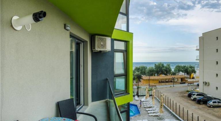 Apartamente Azzurro on the beach in Constanta