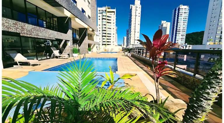 Apartment with pool & jacuzzi in Balneário Camboriú