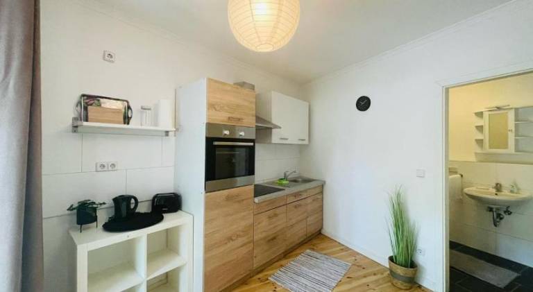 Serviced apartment with patio & garden — photo 5