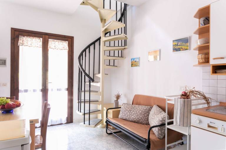 Rental apartment with fast internet, yard & pool | City view — photo 4