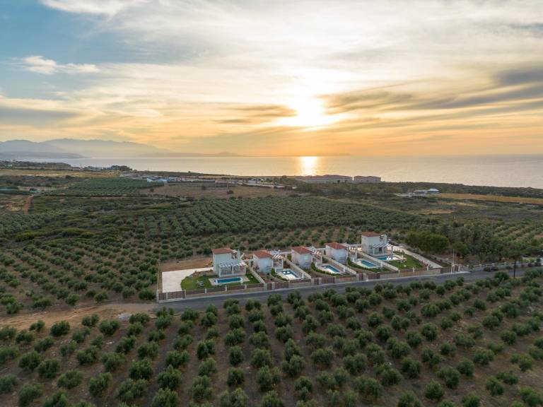 House with pool & garden | Suitable for remote work in Agios Nikolaos