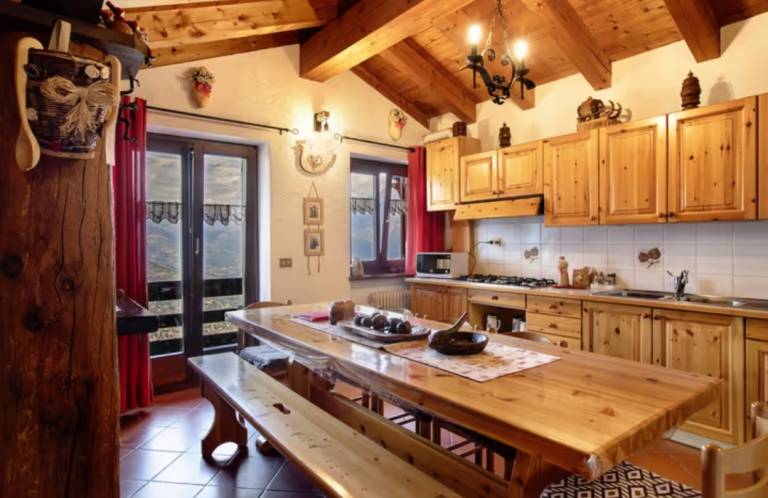 Chalet with garden, grill & patio — photo 2