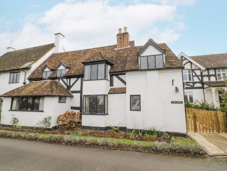 Fully equipped pleasant cottage with jacuzzi & garden | Pets allowed — photo 3