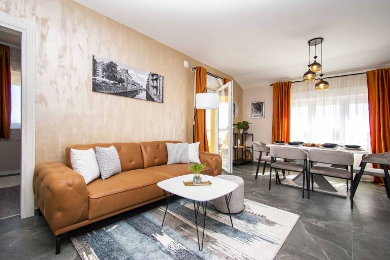 Holiday apartment with yard & barbeque in Vodice