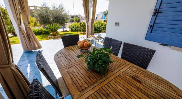 Holiday apartment with yard, barbecue & terrace — photo 4