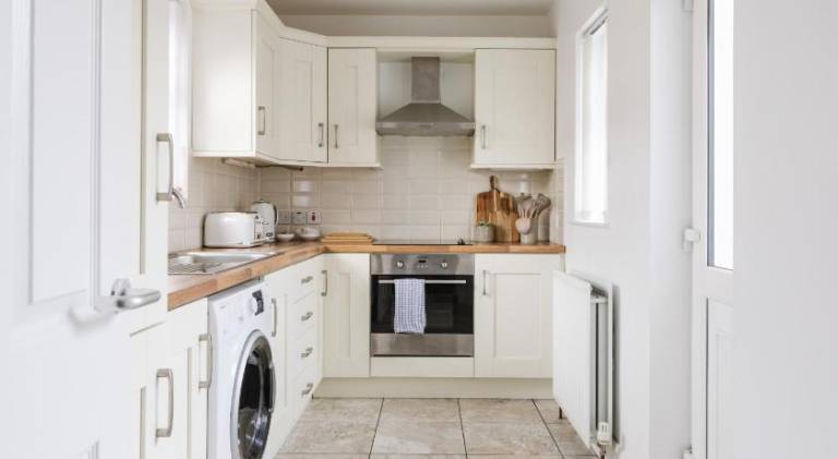 Luxurious 3 Bedroom Home in Belfasts Trendy Lisburn Road Sleeps 6 Modern & Spacious — photo 5