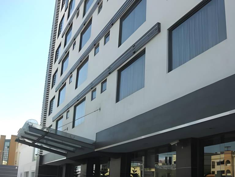 Weston Suites & Hotel