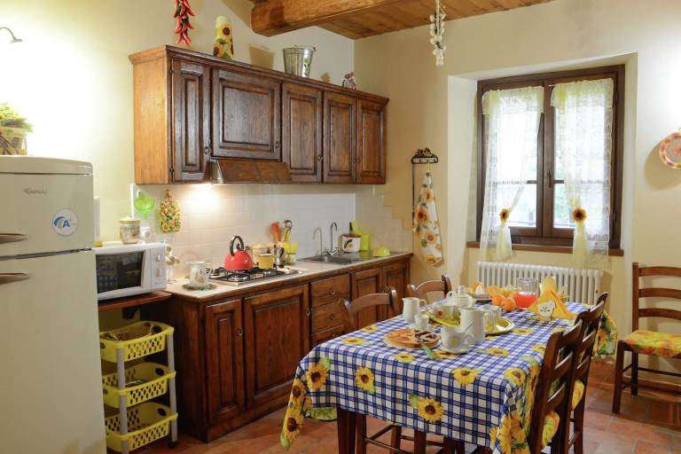 Cottage with pool, yard & BBQ | Nature view — photo 4