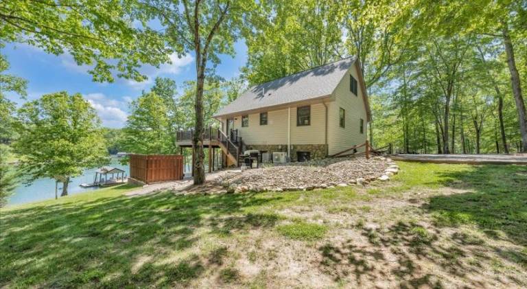 House with hot tub in Bedford, VA