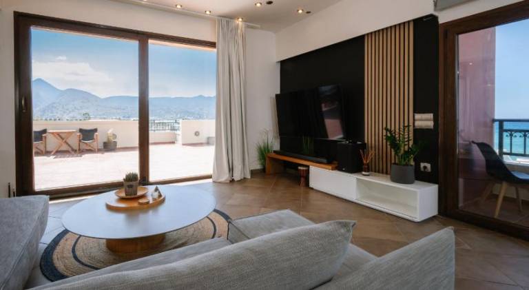 Apartment with BBQ & patio | Beach nearby | Perfect for remote work | Pet-friendly — photo 2
