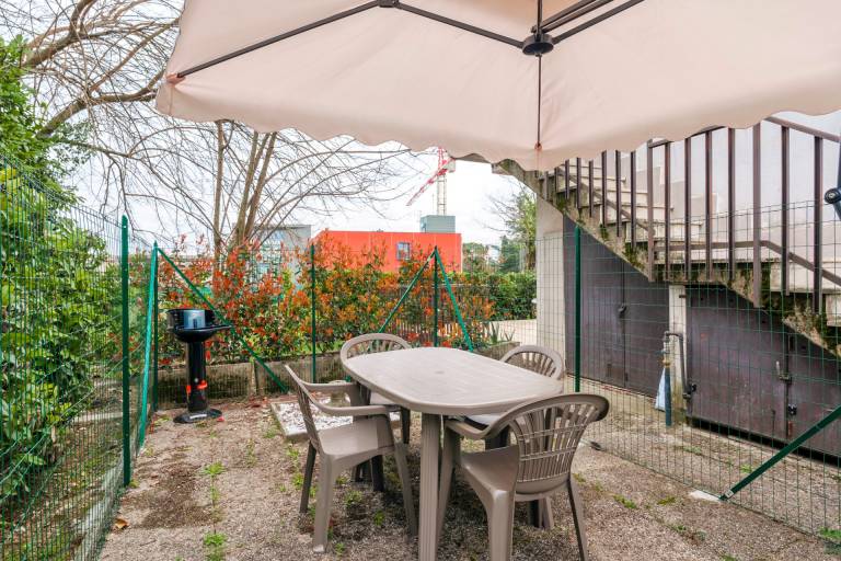 Holiday apartment with patio & barbecue — photo 2
