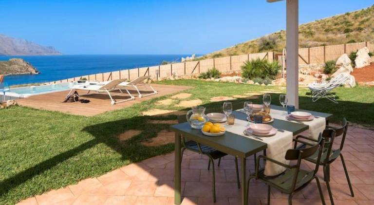 Pleasant villa with pool & hot tub | Pet-friendly — photo 5