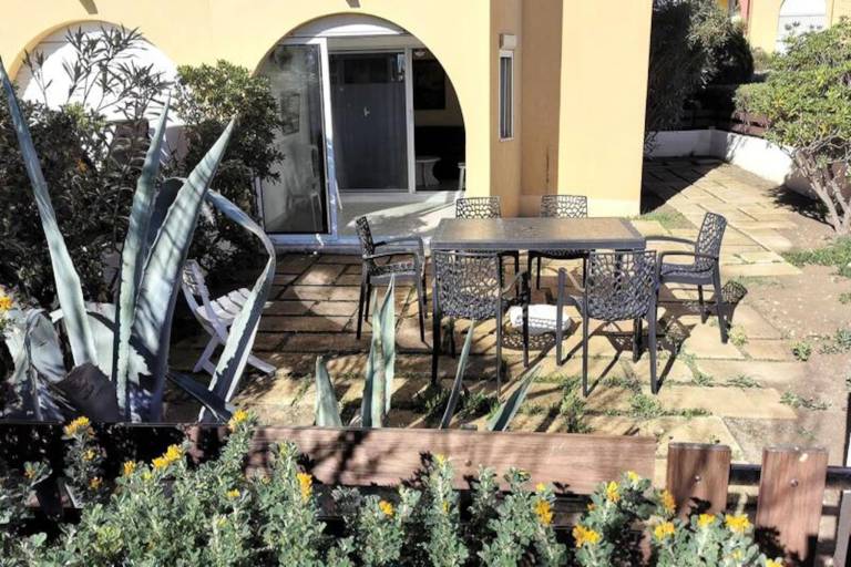 Rental apartment with patio — photo 3