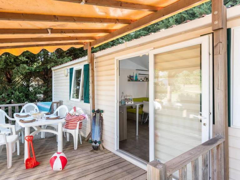 Mobile home with terrace & heated pool — photo 5