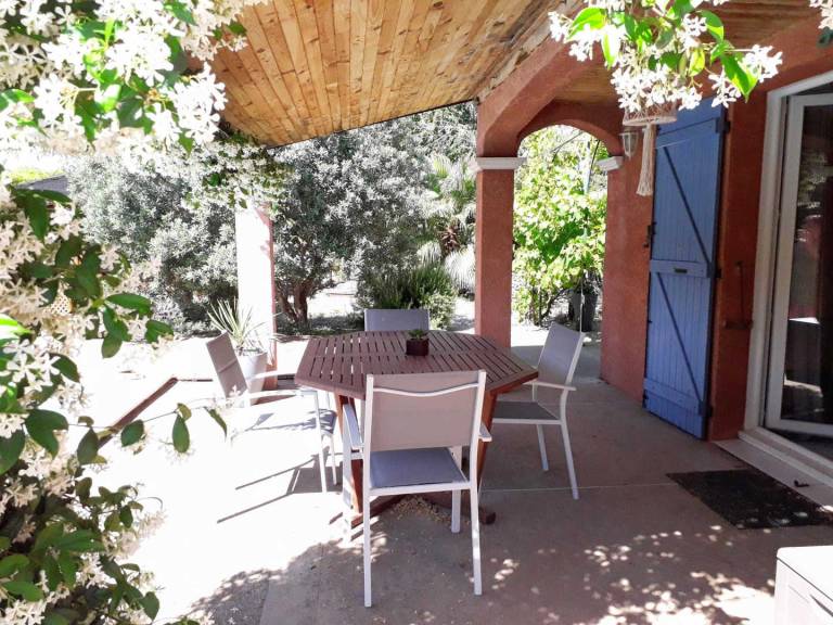 Gite with terrace, barbeque & yard — photo 2