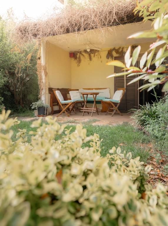 Holiday apartment with yard & terrace — photo 3
