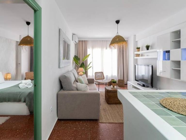 Apartment with pool — photo 2