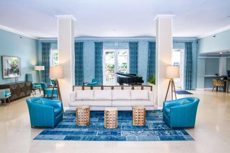 Dorchester Hotel & Suites — photo 2