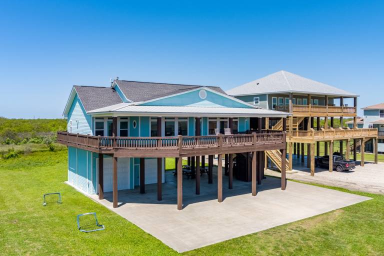 Lovely vacation home with barbecue | Beach view | Pets are welcome in Bolivar, TX