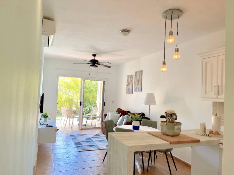 Holiday apartment with yard & pool — photo 4