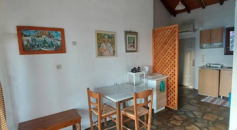 House with patio — photo 3