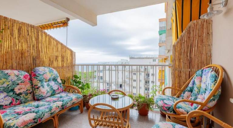 Rental apartment with pool & patio in Santa Susanna
