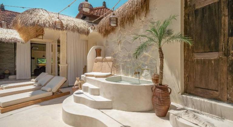 Villa with pool & jacuzzi — photo 4