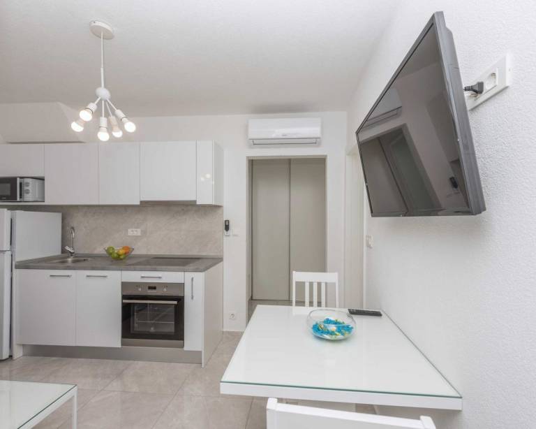 Apartment with terrace — photo 5