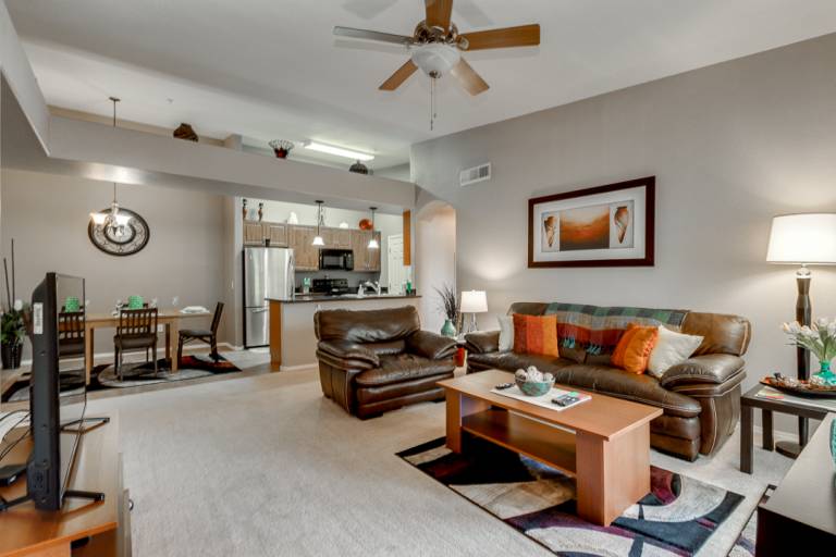 Family-oriented condo with barbeque, garden & heated pool | Mountain view | Pet-friendly — photo 4