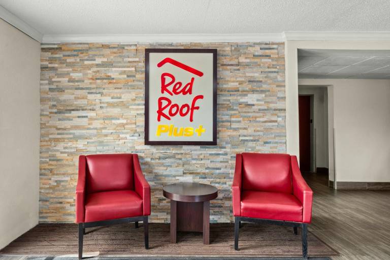 Red Roof PLUS Belleville — photo 3