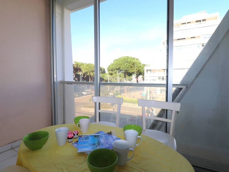 Rental apartment with 2 rooms for 6 persons — photo 2