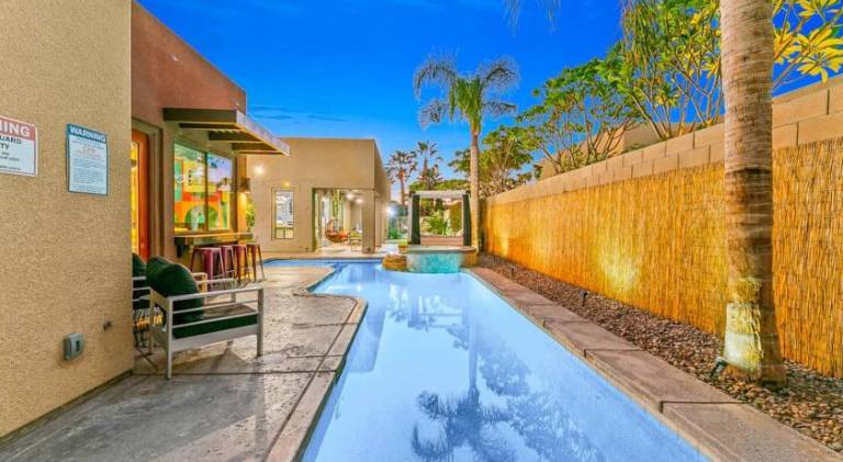 Vacation home with pool & hot tub — photo 4