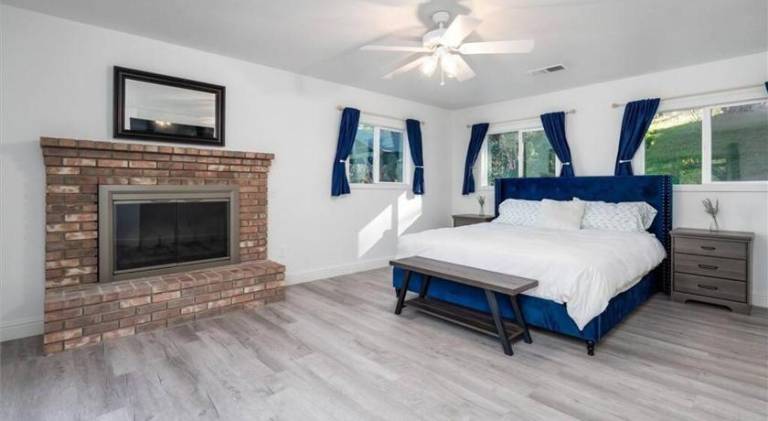 Ample vacation home with hot tub | Dogs allowed — photo 2