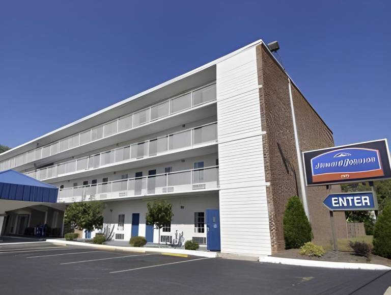 Howard Johnson by Wyndham Staunton in Staunton, VA