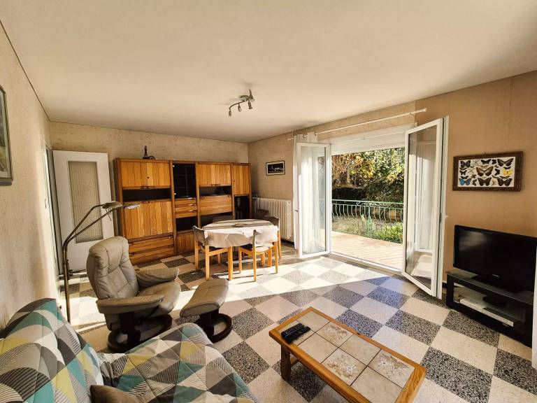 Vacation home with patio — photo 5