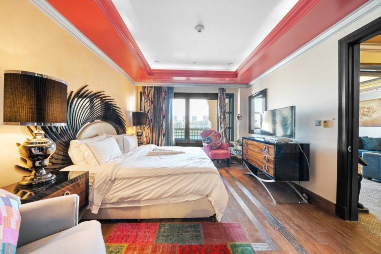 Fully equipped holiday apartment with pool, jacuzzi & yard | Beach nearby | Pets allowed in Doha