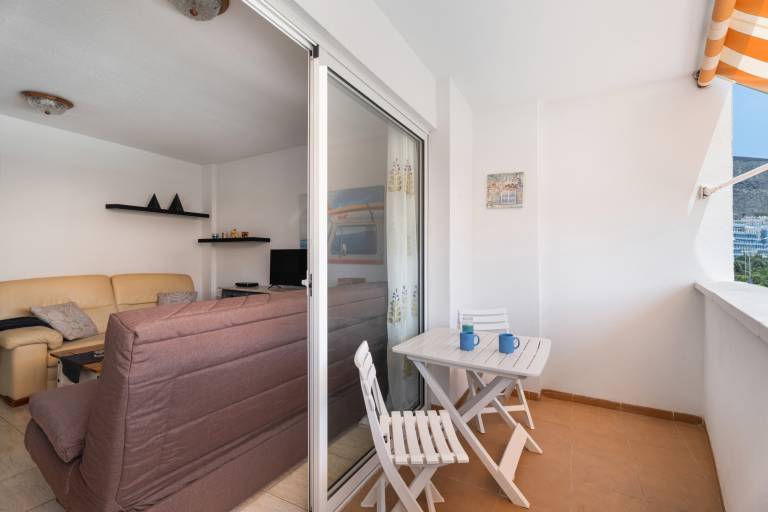 Vacation Apartment 'Central Los Cristianos' with Mountain View, Shared Pool and Wi-Fi — photo 2