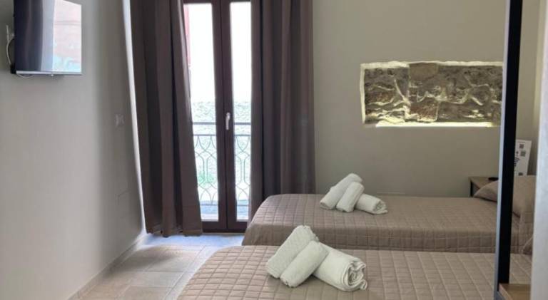 Serviced apartment with yard & terrace — photo 2