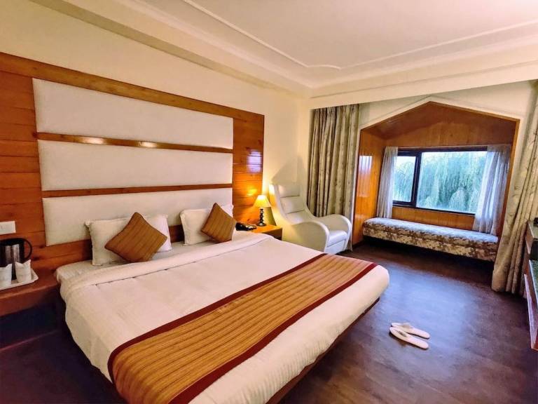 Royal Jardin Whistling Pines Resort — photo 2
