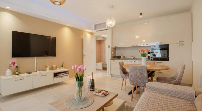 Rental apartment with terrace in Tivat