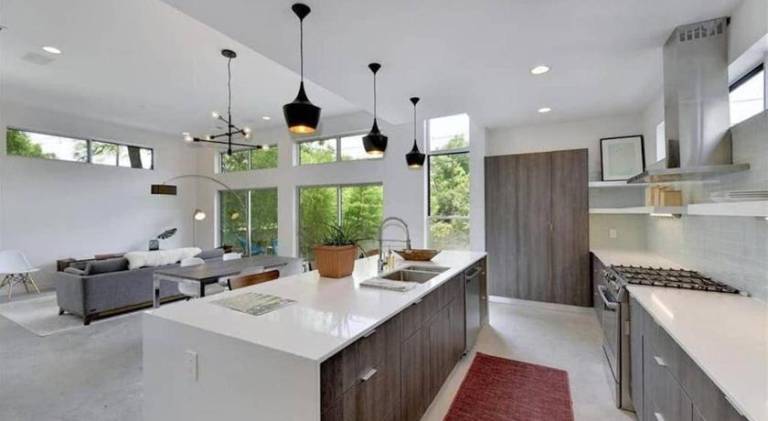 Stunning Modern Home w Pool and Hot Tub in DT — photo 3