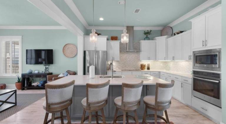 Vacation home with hot tub | Beach nearby | Pet-friendly — photo 3