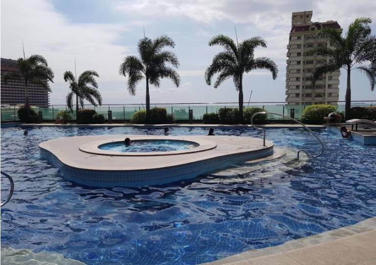 Vacation home with pool — photo 3