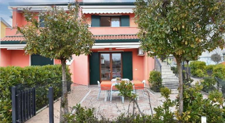 Holiday apartment with pool, garden & terrace in Caorle
