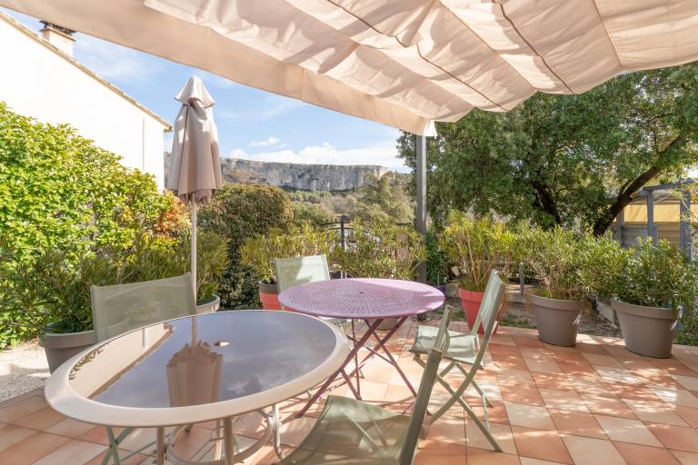 Apartment 'Villa Les Lauriers' with Shared Terrace, Wi-Fi and Air Conditioning in Joucas