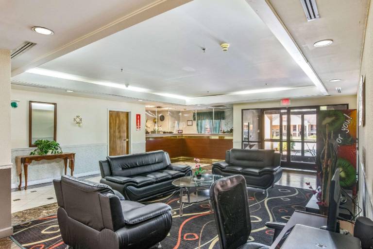 Econo Lodge Inn & Suites Marietta near Dobbins ARB — photo 2