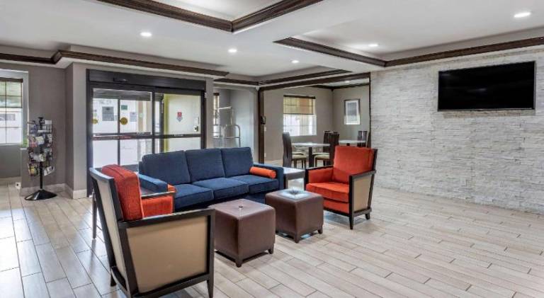 Comfort Inn & Suites North Little Rock JFK Blvd — photo 3